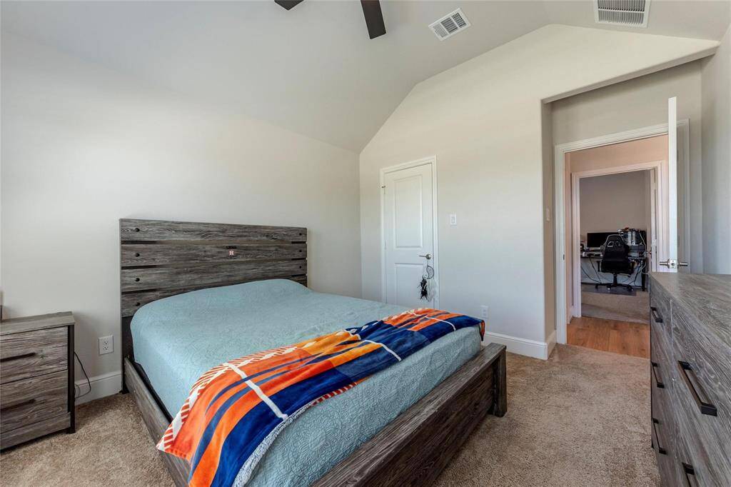 Large closet space in the 3rd bedroom.