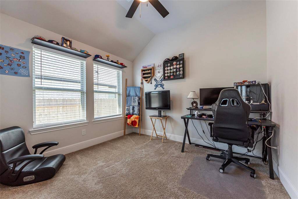 Spacious 4th bedroom.
