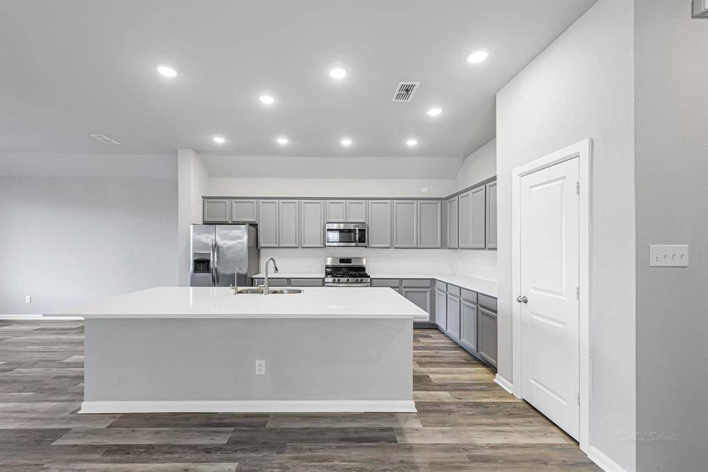 This kitchen is sure to please with plenty of cabinet and counterspace.