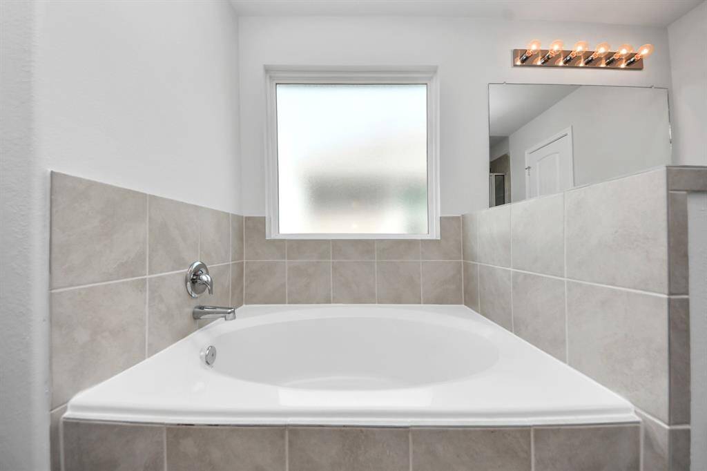 Soaking tub