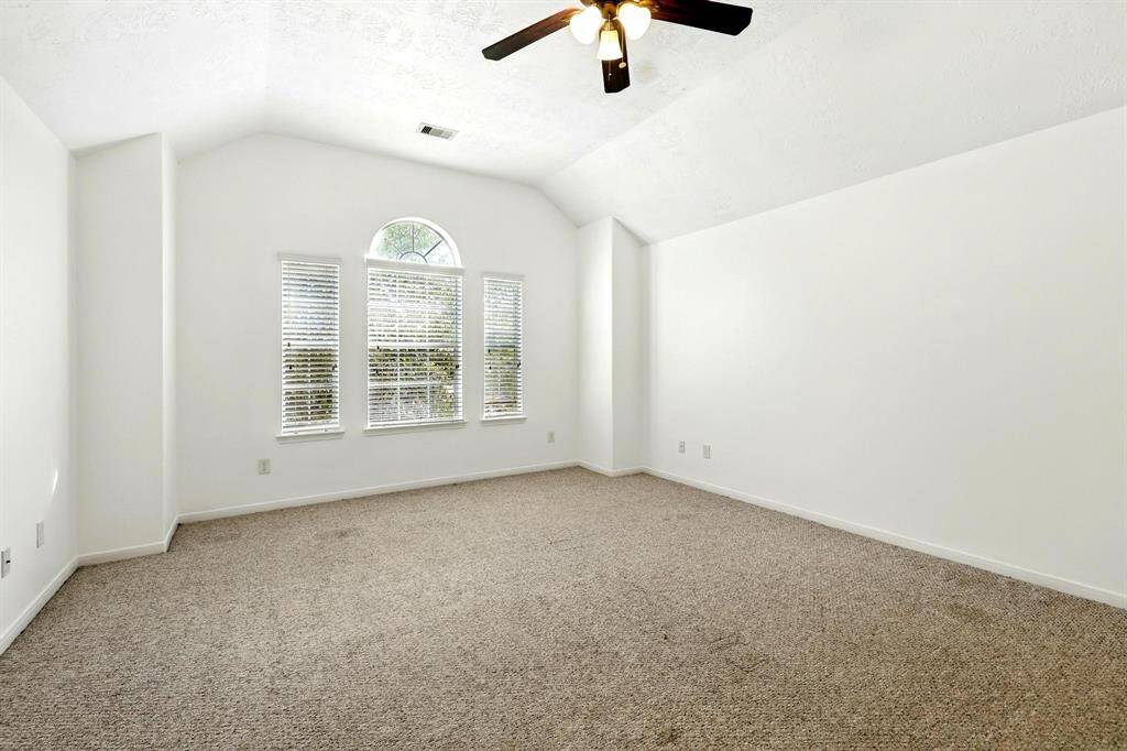 Primary Bedroom (2nd floor)
