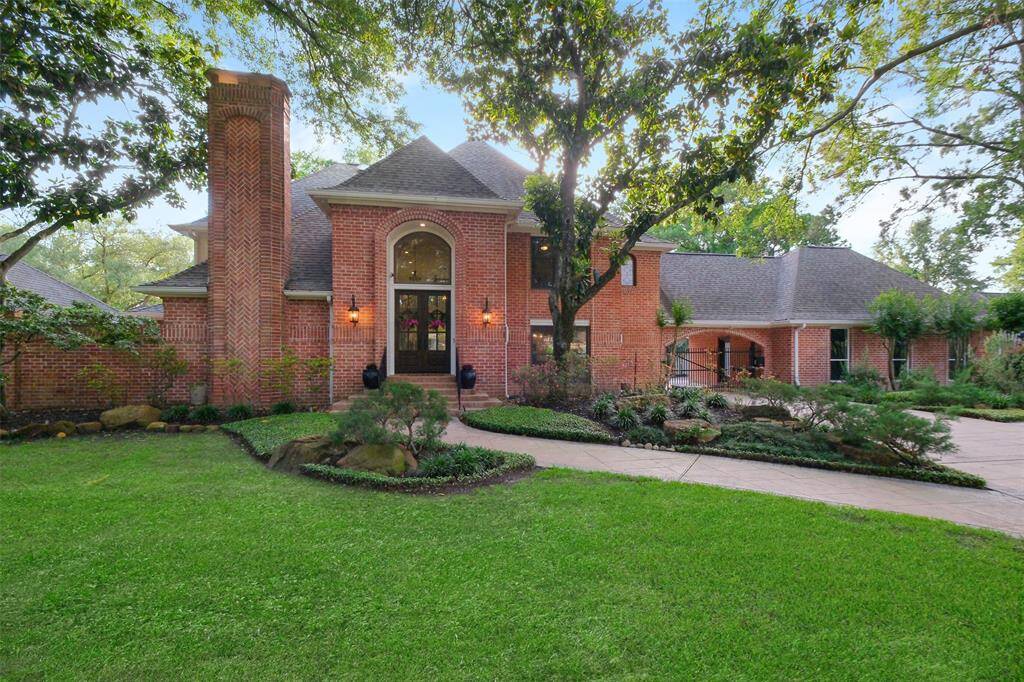 This Front Elevation of 513 Rancho Bauer invites you in for a "Look See" you may never forget!