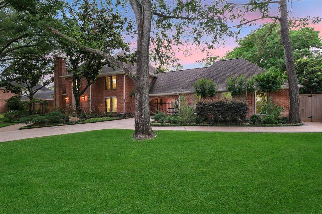 28,800 SF lush landscaped residence.
