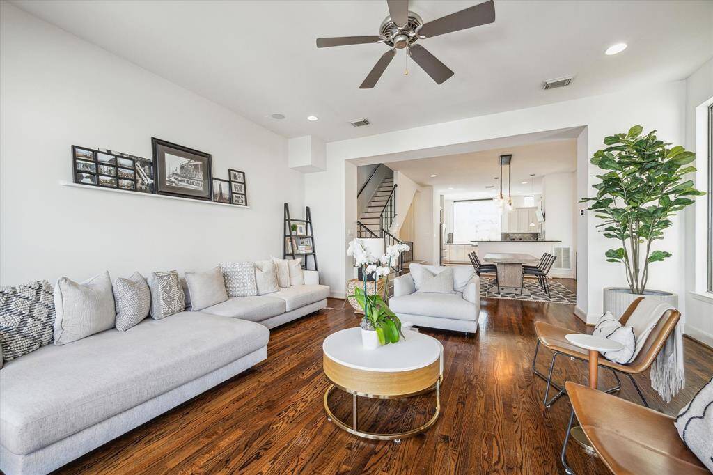 The living room has an open floor plan, seamlessly connecting the kitchen and dining area—perfect for entertaining and everyday life.