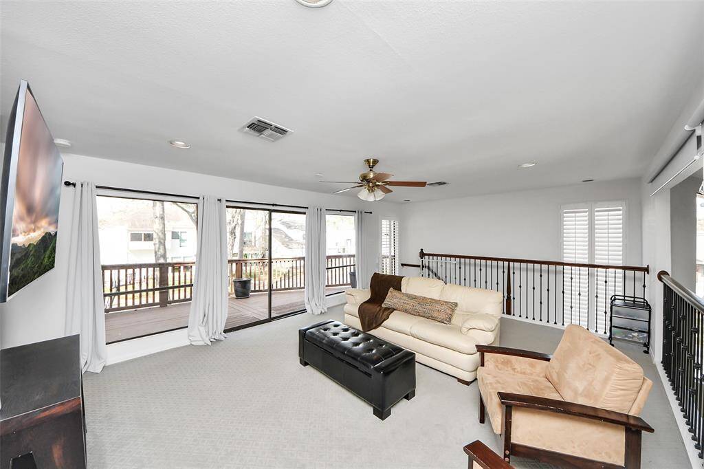 The wall of windows provide ample natural lighting!