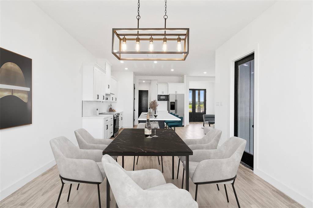 Dining room (virtually staged)