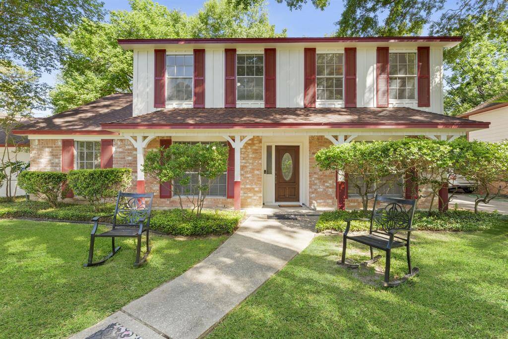 Welcome home to 5310 Brownlee Lane in the well established neighborhood of Terranova. It is fully updated and absolutely move in ready!