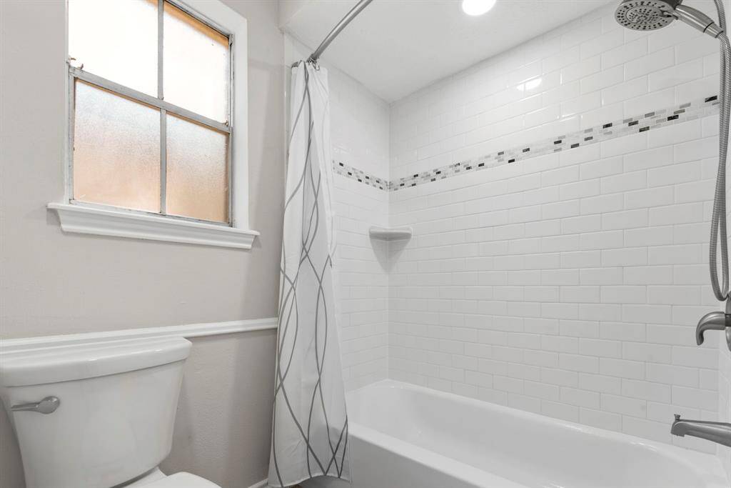 Updated tub/shower combo! Recently replaced toilet! Fresh and clean!