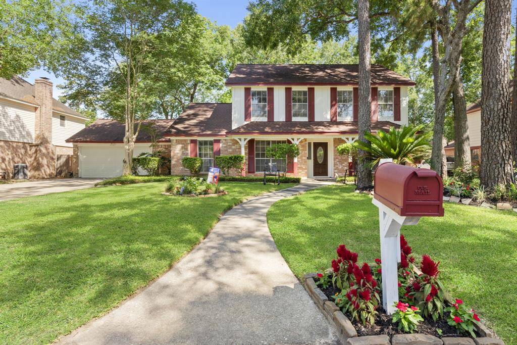 Notice the double wide driveway and the fresh exterior paint!