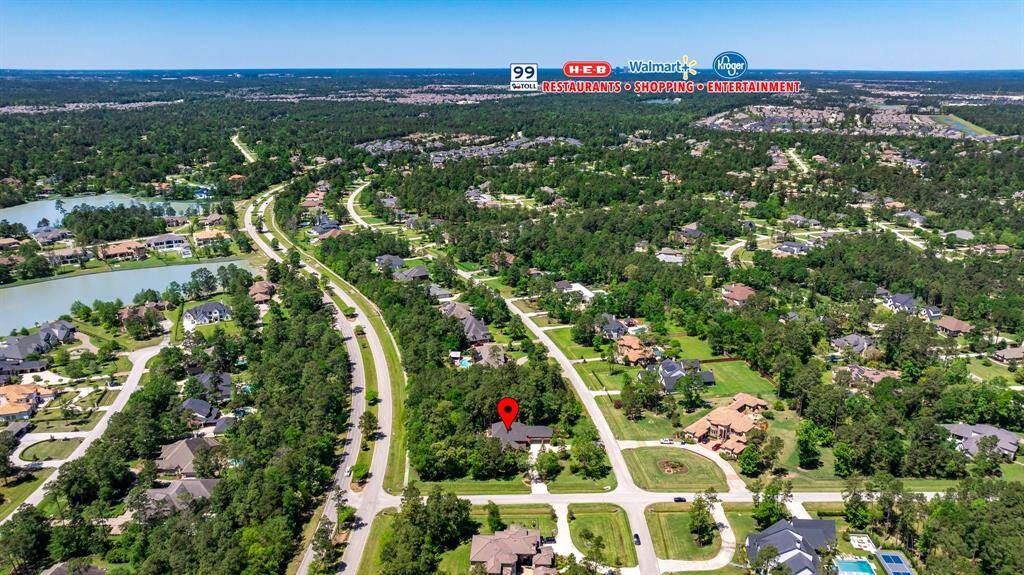 And convenient to shopping and the Grand Parkway which leads you to all parts of Houston!