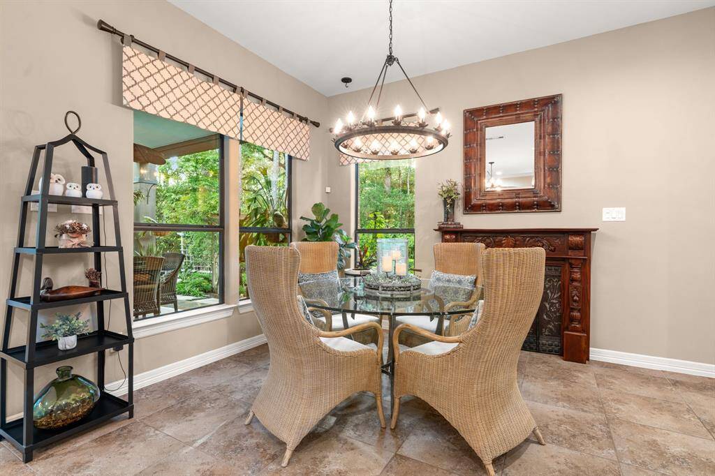 A perfect spot for casual dining with the views to the outdoors!