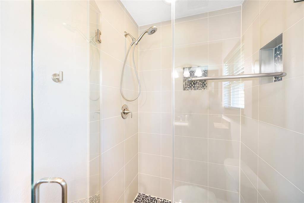 Primary En-Suite with Large Walk-in Shower