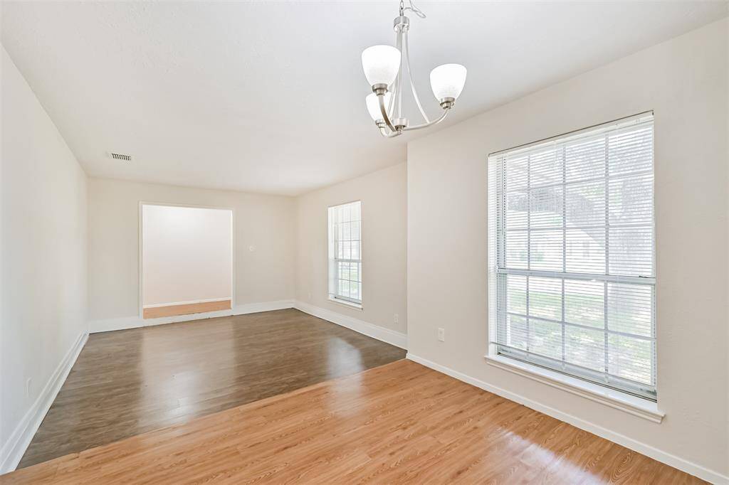 Formal living/dining have a dimensional transition