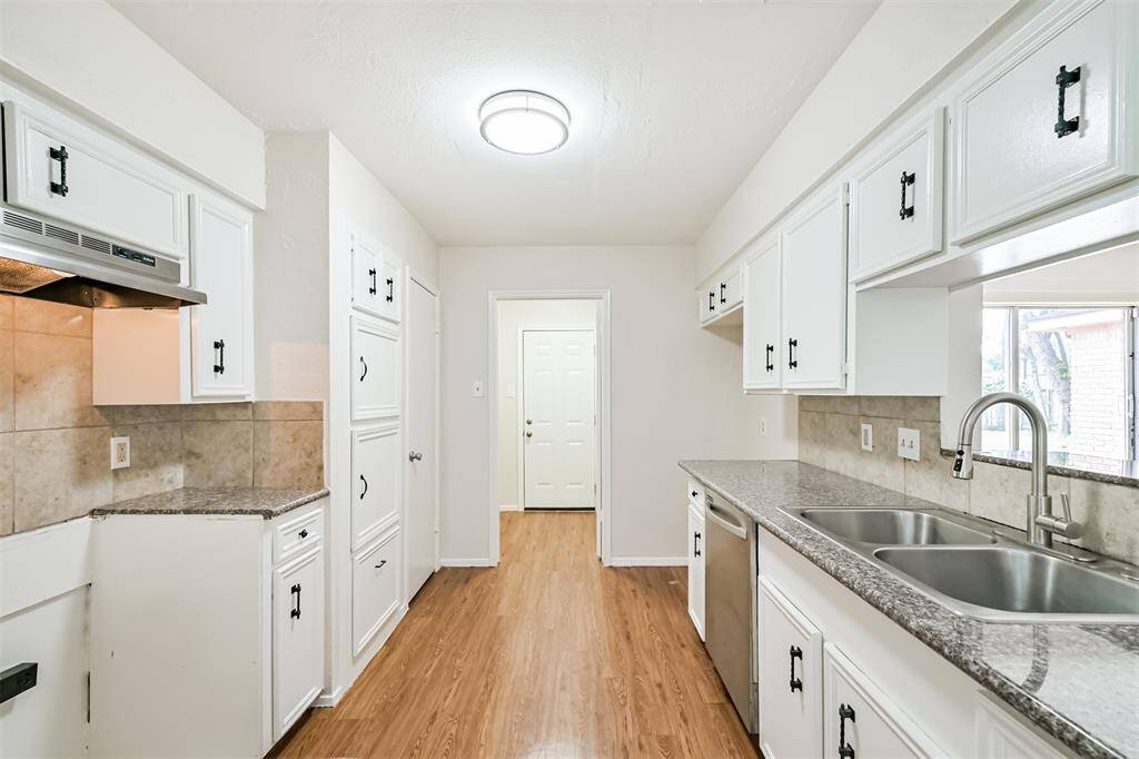 This kitchen has tons of cabinet space!