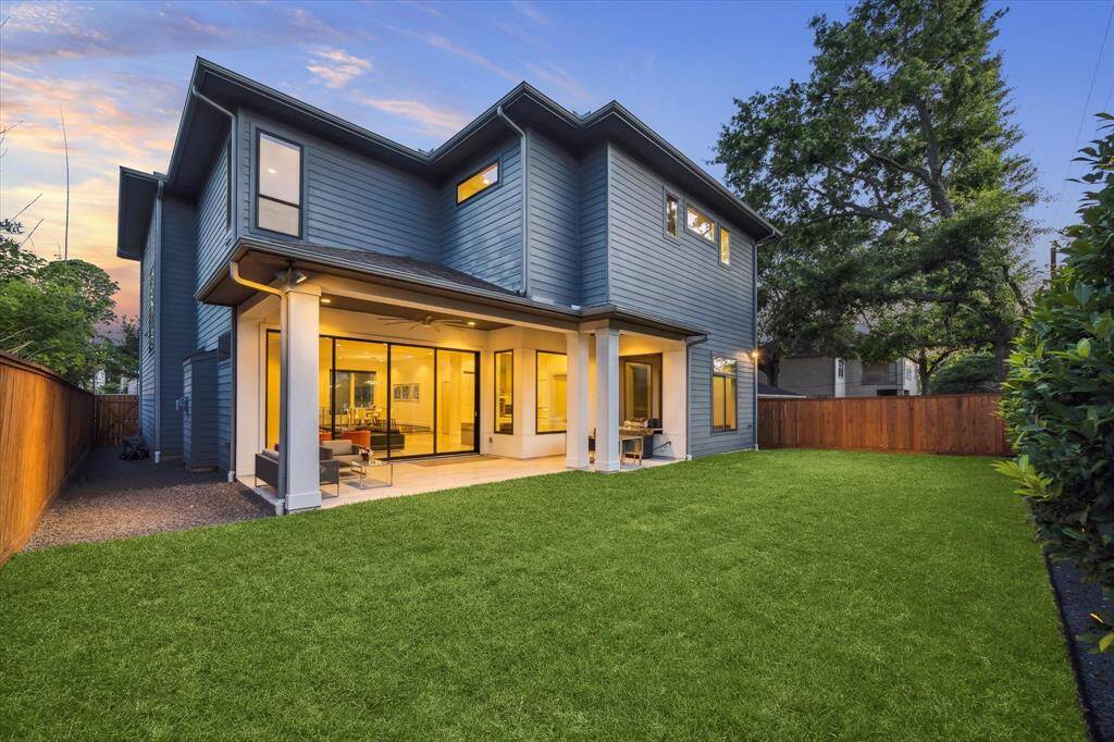 Spacious backyard
