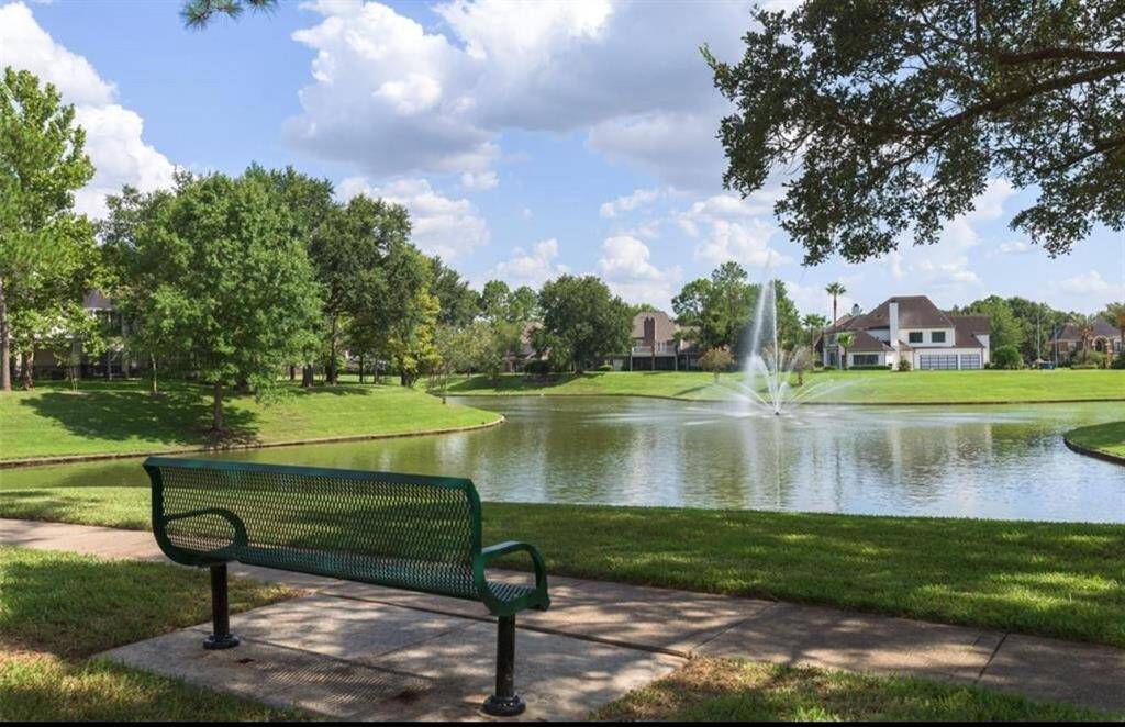 Walking Distance to the Lake