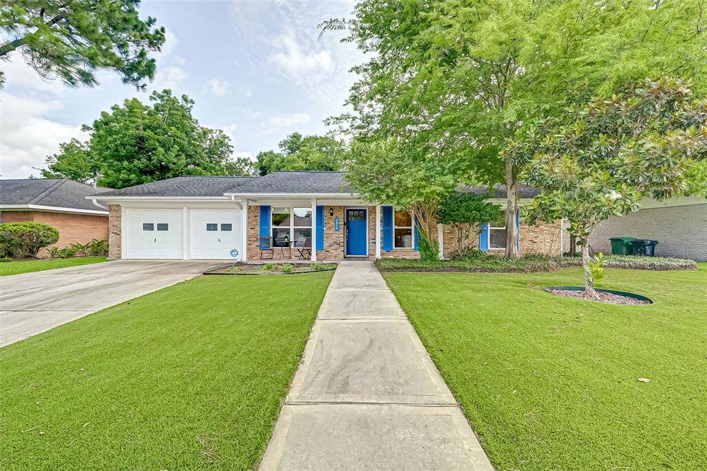 Welcome home to 5806 Cartagena St