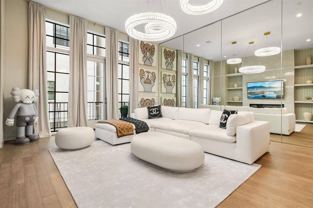 A mirrored wall enhances the spaciousness, while contemporary lighting fixtures provide a stylish touch!