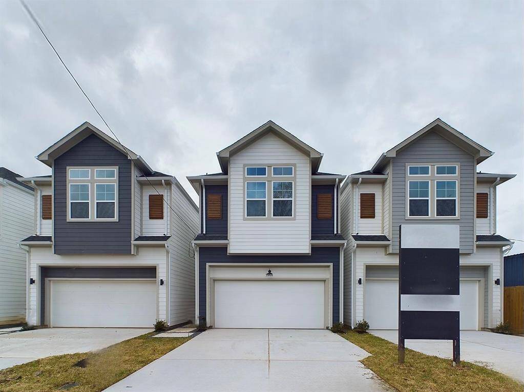 Welcome to Eastwood Place this is a community of 6 freestanding homes. Located near Medical Center, Downtown, and the University of Houston & Texas Southern campuses.