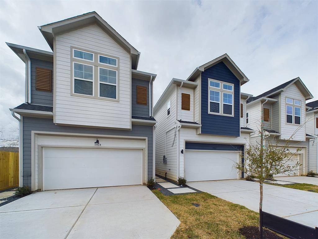 Welcome to Eastwood Place - this is a community of 6 freestanding homes. Located near Medical Center, Downtown, and the University of Houston & Texas Southern campuses.