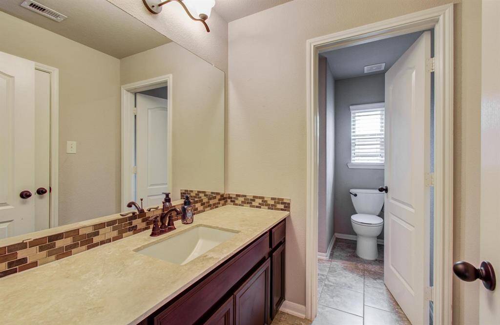 Jack and Jill bathroom connecting bedroom 3 and 4.
