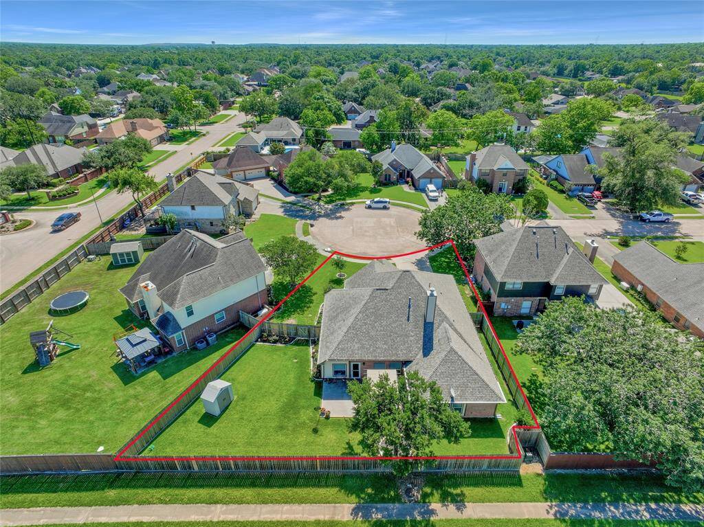 Fantastic space in the backyard for your staycation and everyday relaxation on this quiet culdesac street.