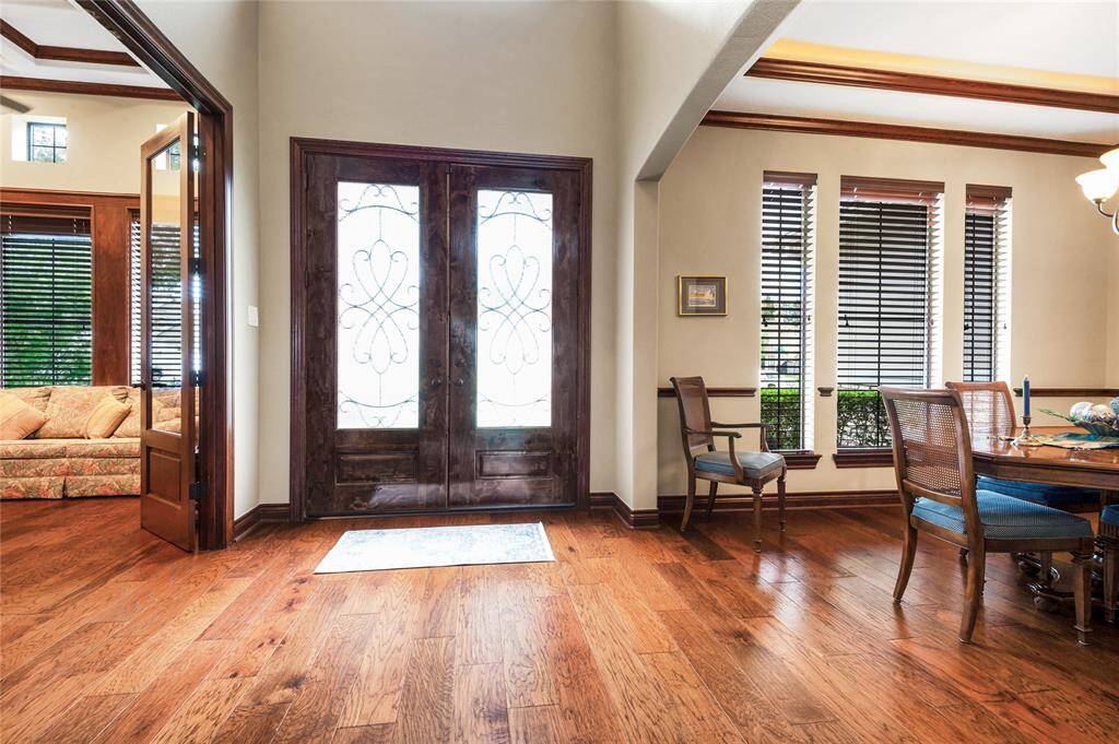 This fabulous entry way offers warm hellos and long hugging good-byes!