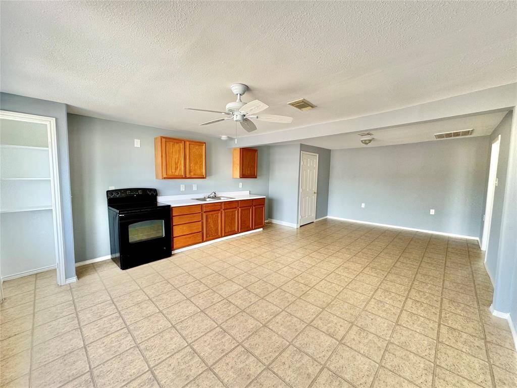 Kitchen/Living Area