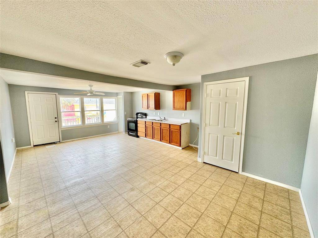 Kitchen/Living Area