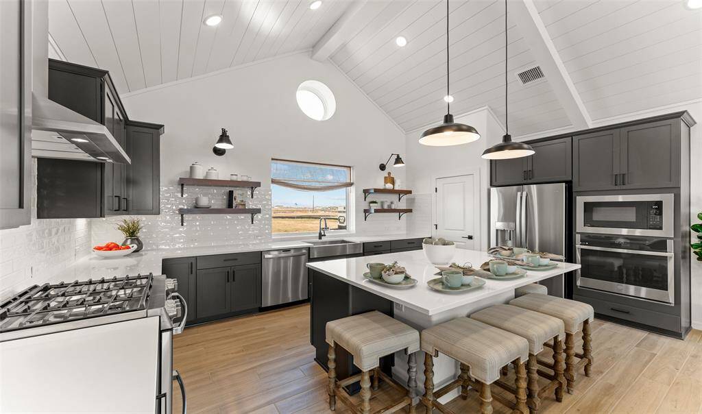Stylish kitchen (*Photo not of actual home and used for illustration purposes only.)