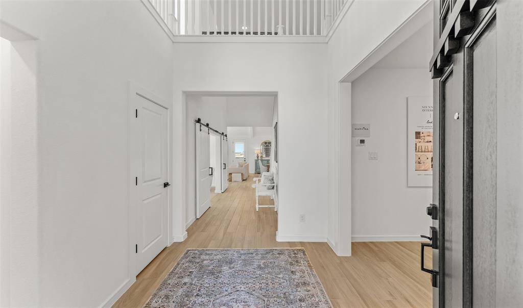 Welcoming foyer (*Photo not of actual home and used for illustration purposes only.)
