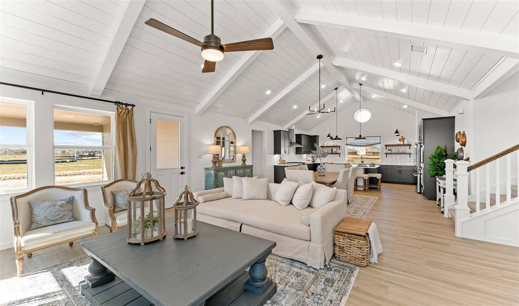 Bright open floor plan (*Photo not of actual home and used for illustration purposes only.)