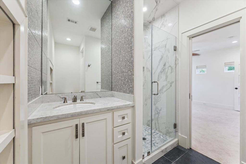 Another spacious secondary bedroom upstairs—ideal for family, guests, or a flex space.