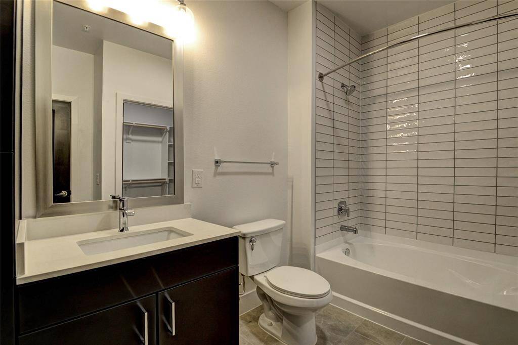 Secondary bathroom.