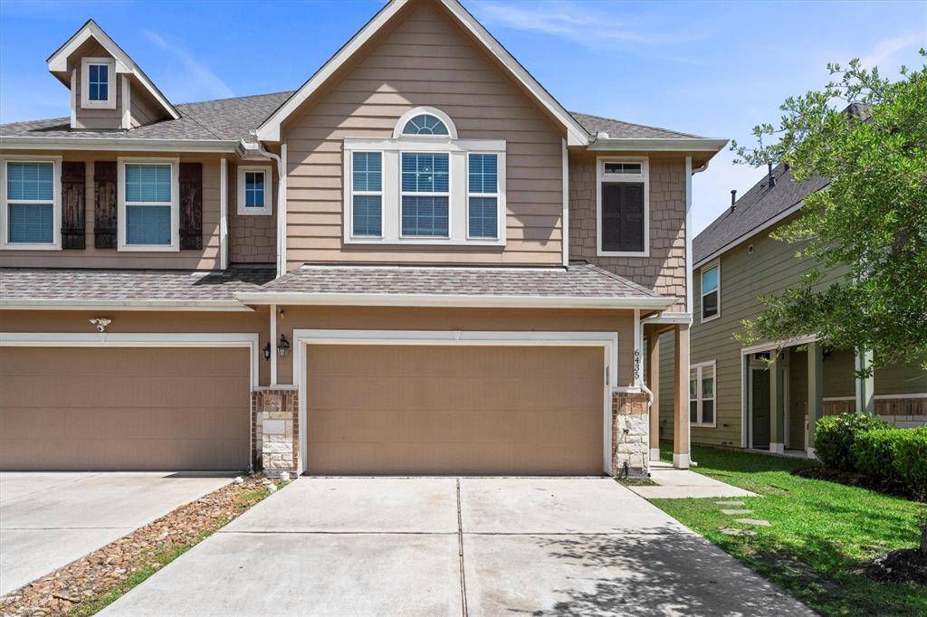 Spacious 4-3-2 Townhome in gated community of Twin Villas at Red Bluff!
