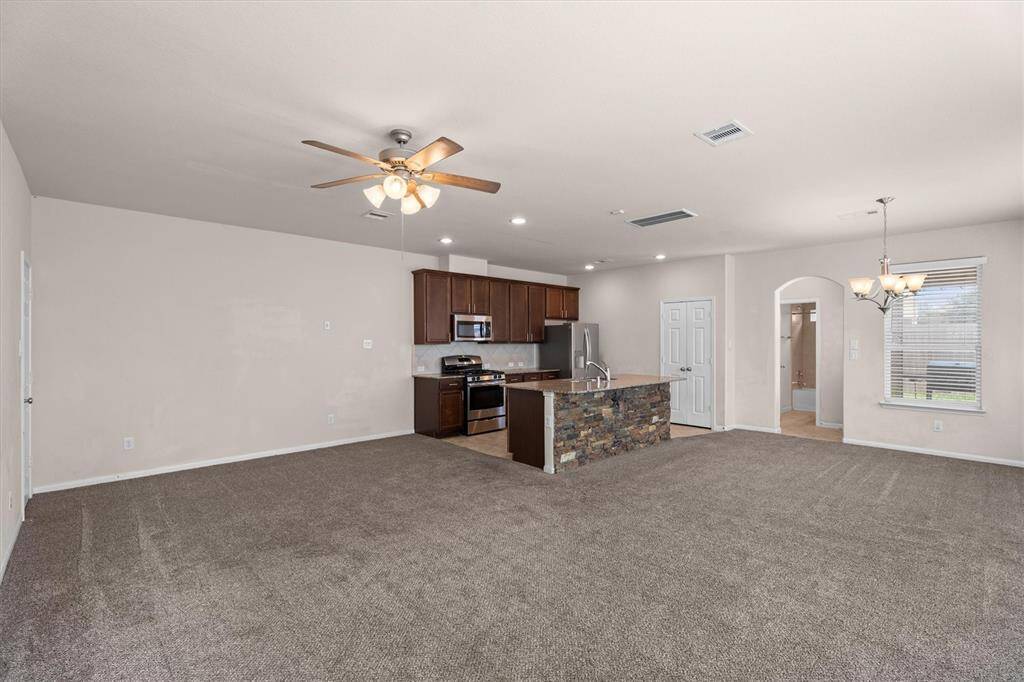 Island can accomodate up to 5 barstools.  Great space for entertaining!