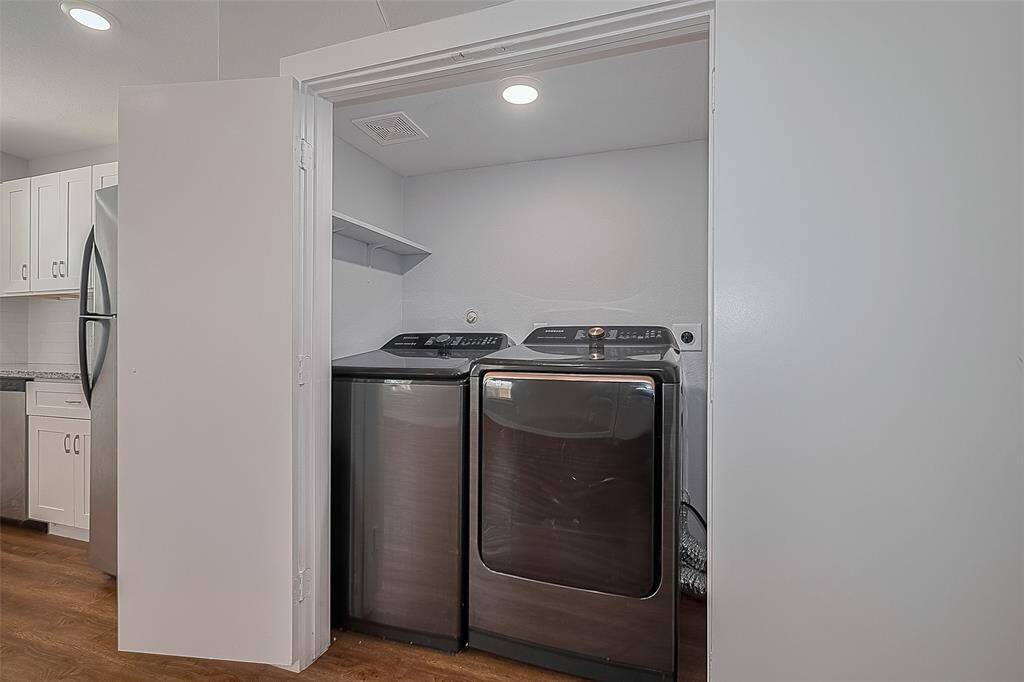 Washer/dryer included!