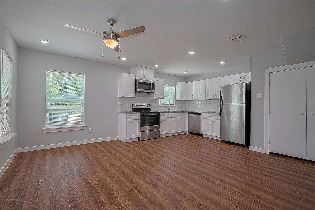 Open floor plan with everything at your fingertips!