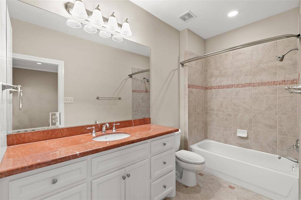 En-suite bathroom