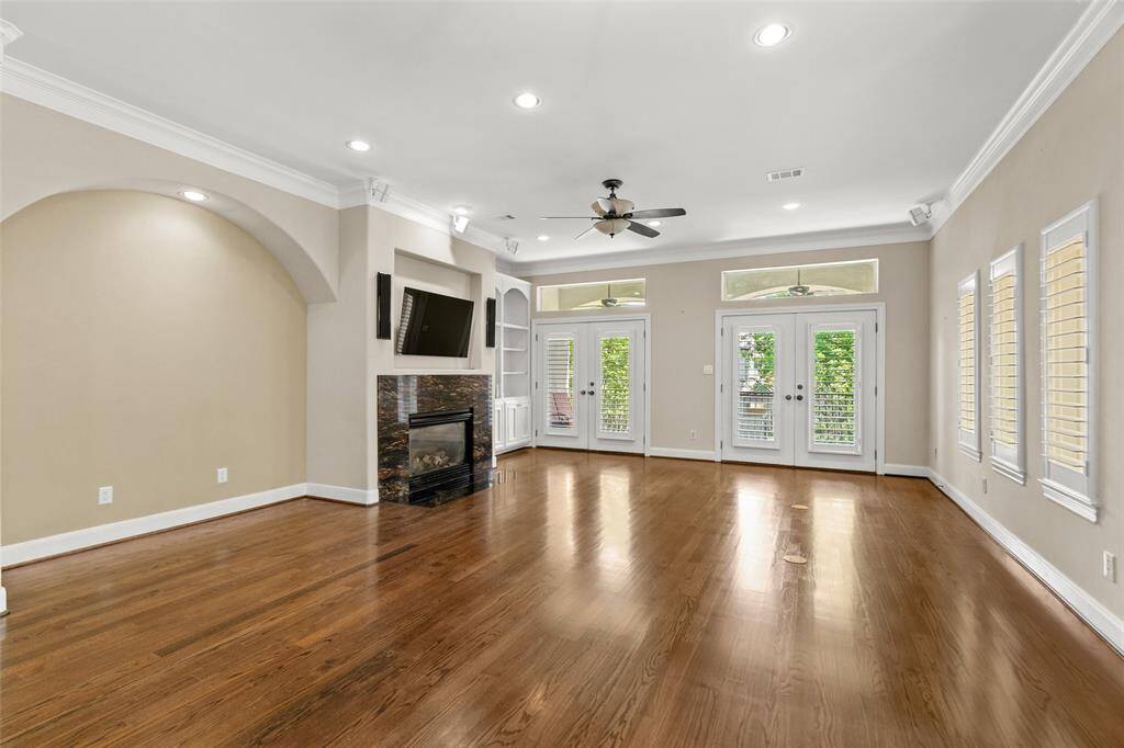 Spacious Living Room