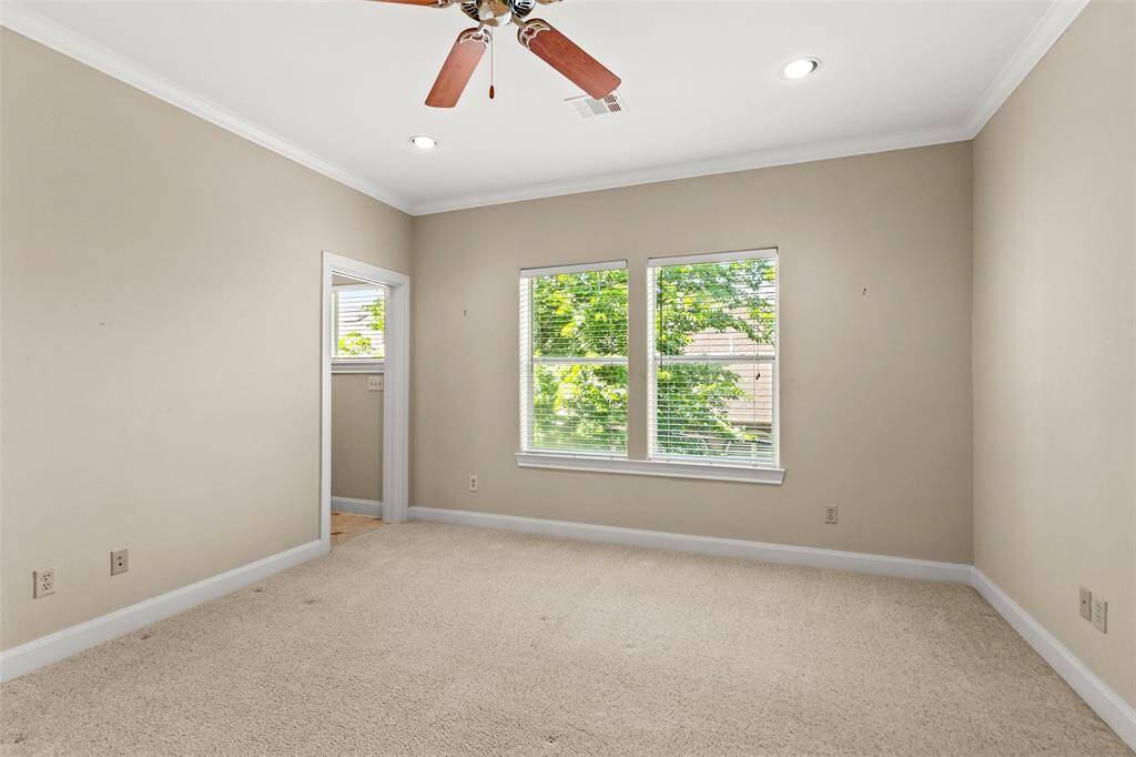 secondary Bedroom w/ensuite bath
