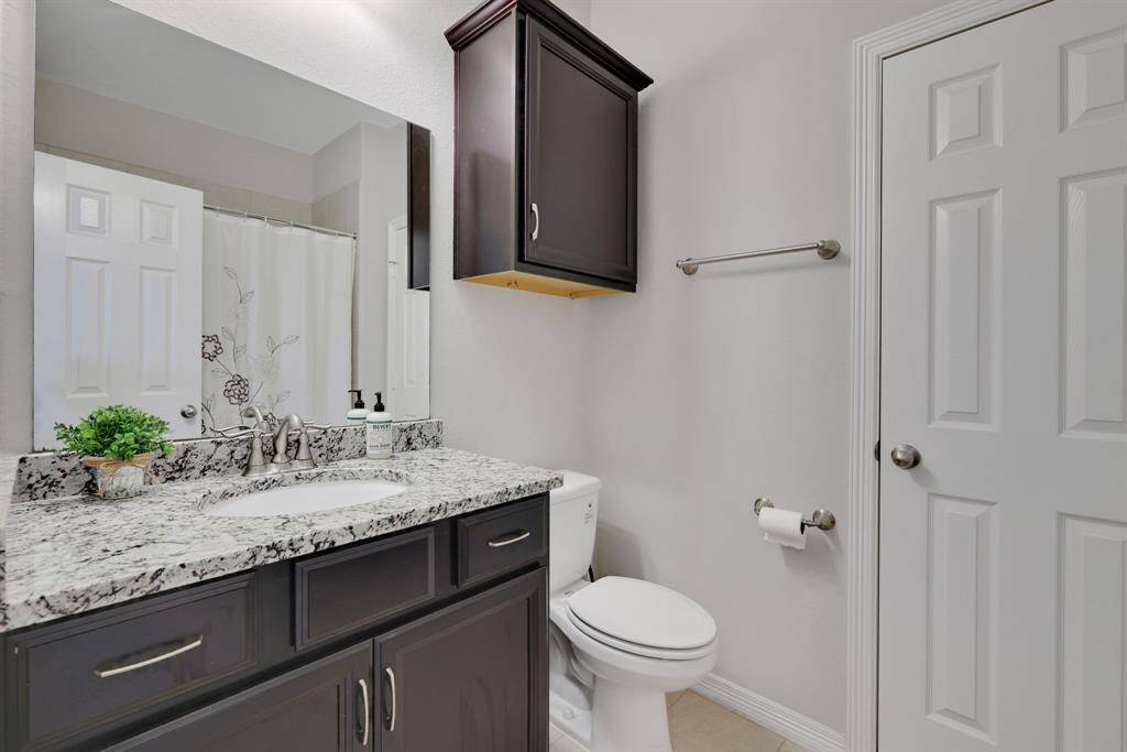 Full bathroom within the 2nd bedroom also includes a walk-in closet.