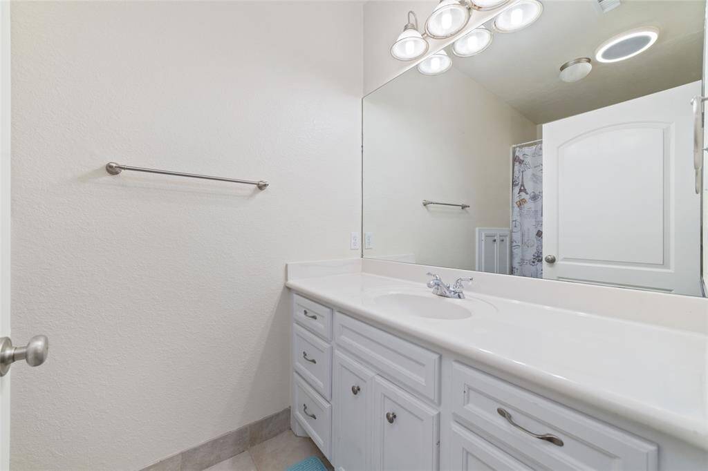 Hall bath with tub/shower combo.