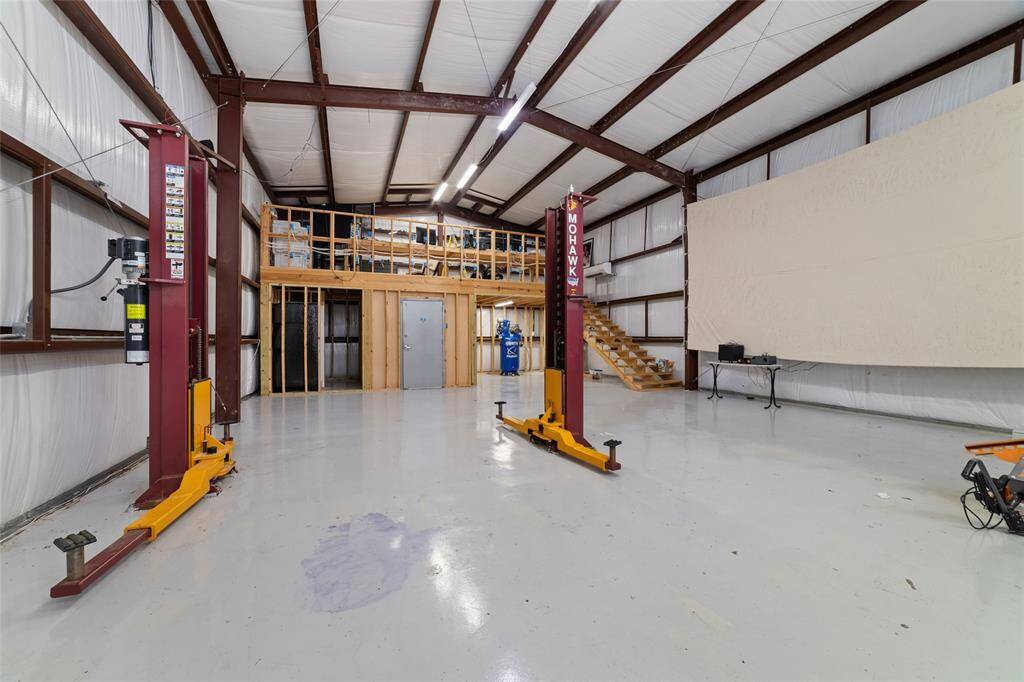 Insulated 60'x30' shop.