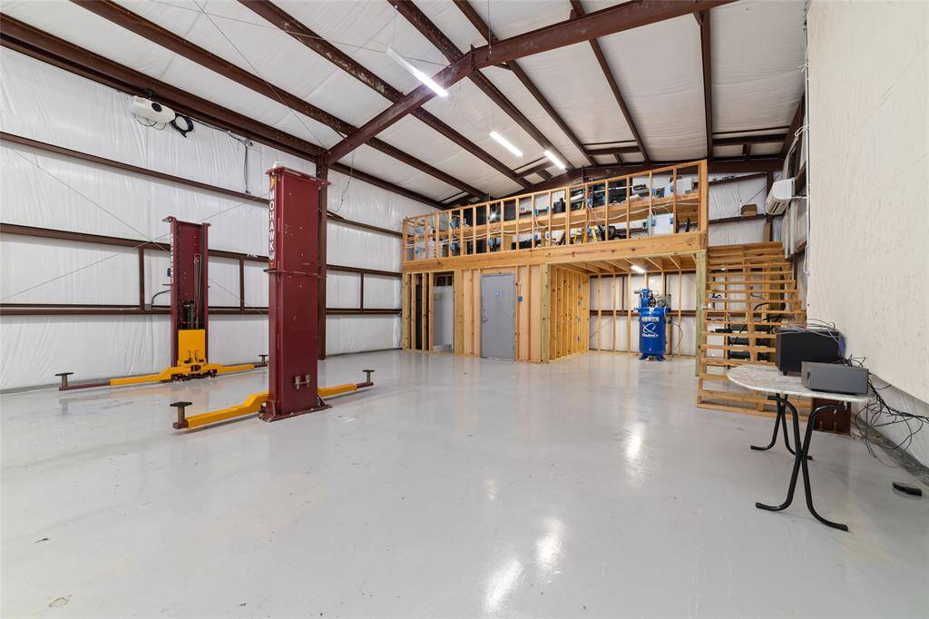 Insulated 60'x30' shop.