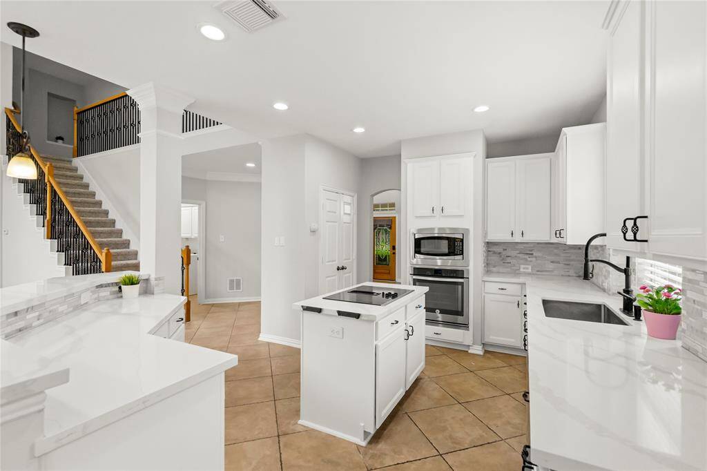 SS appliances and center island
