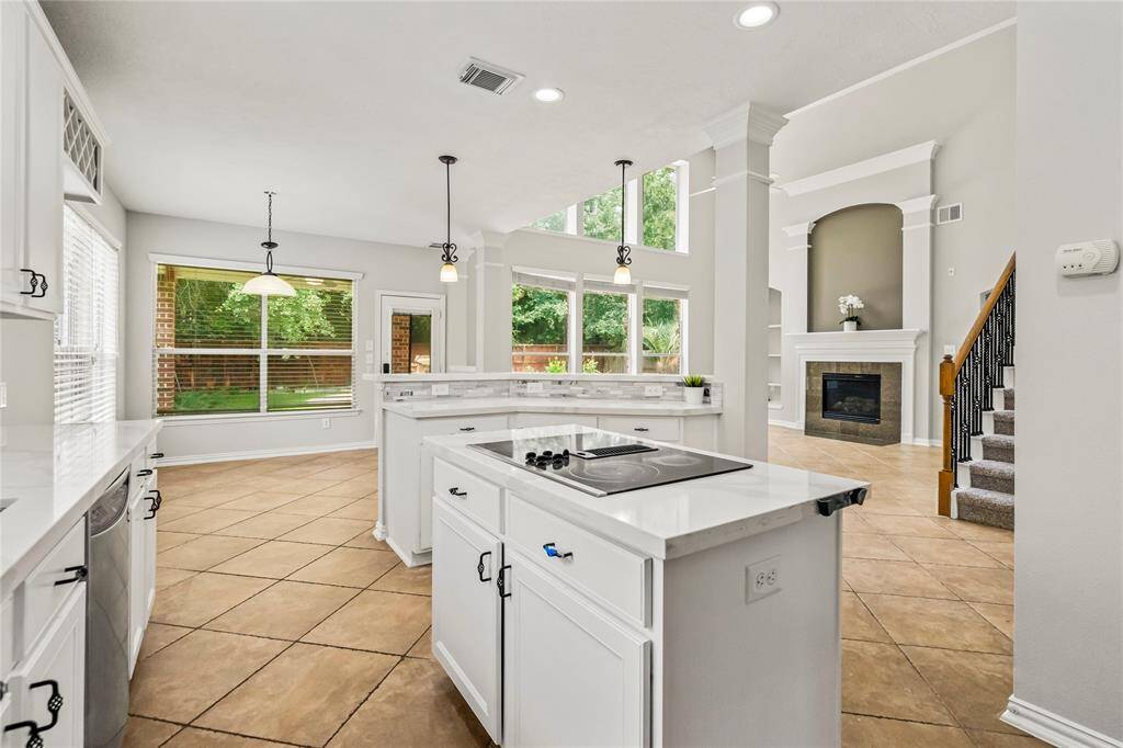 Flat cooktop makes cleaning a breeze