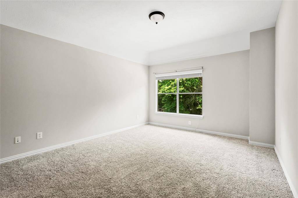 Roomy secondary bedroom high ceiling