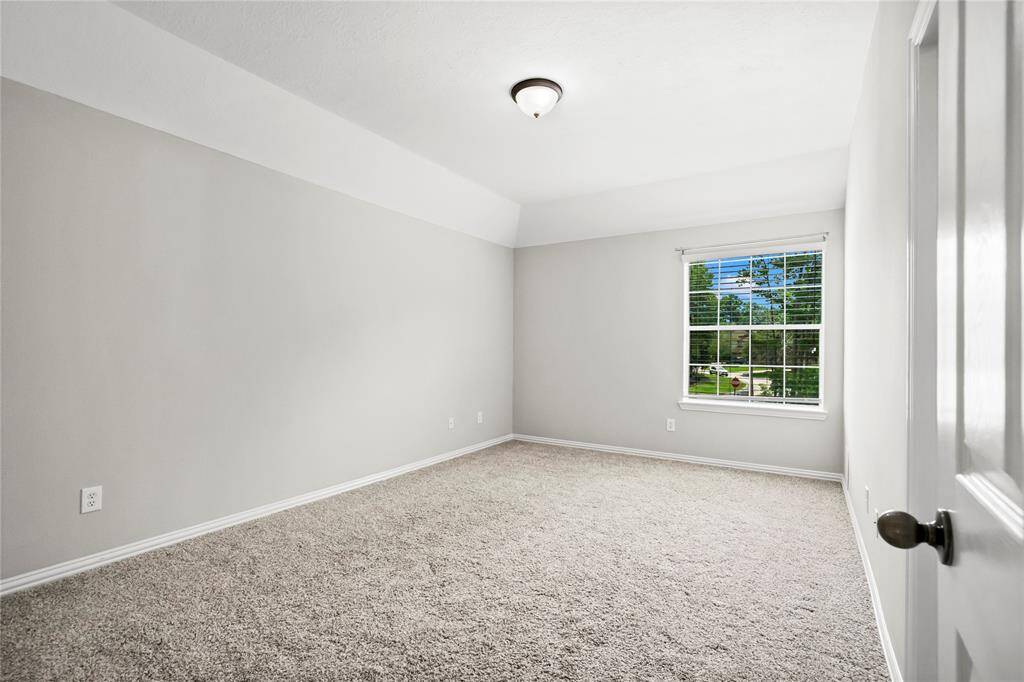 Roomy secondary bedroom high ceiling