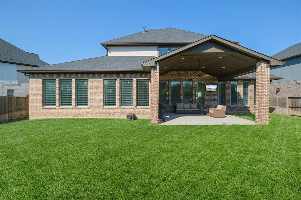 Its hard to get a lot this size, right at a 1/4 acre in these masterplanned communities anymore.. especially with no back neighbors and located on a culdesac